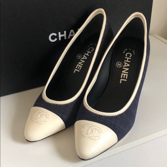 AUTHENTIC NIB CHANEL 19C Pumps - Picture 4 of 6